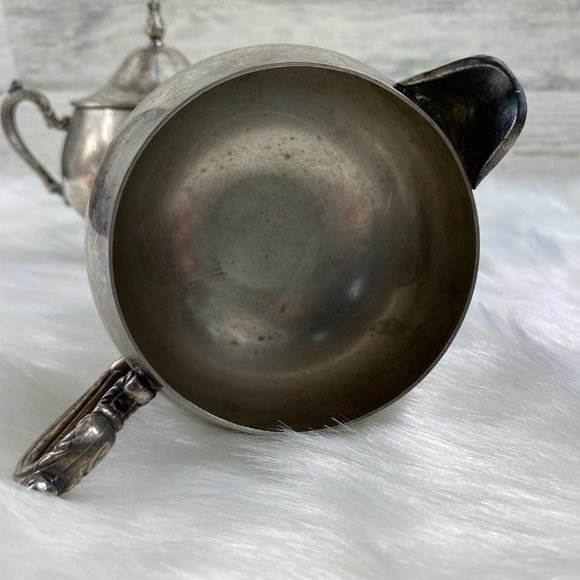 Vintage Oneida Silverplated Creamer & Sugar Set - Picture 13 of 13